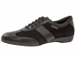Preview: Gemütlicher Tanzsneaker aus schwarzem Velourleder versehen mir weichen Nappalederstücken an Schuhspitze, Schnürriemchenbereich und Ferse.