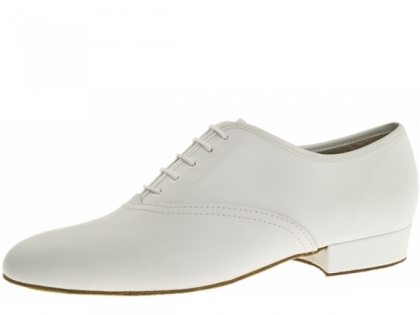 Strahlend weißer Herrentanzschuh. Schneeweiß und einfach schick.