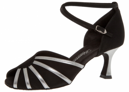 Schwarze Tanzschuhe mit silbernen Streifen und einer kleinen Zehenöffnung.