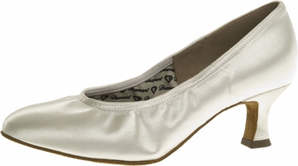 Glänzender, klassischer Pumps, der sich hervorragend als Brautschuh eignet. Sehr bequem, komfortabel und aus edlem weißen Satin gefertigt.