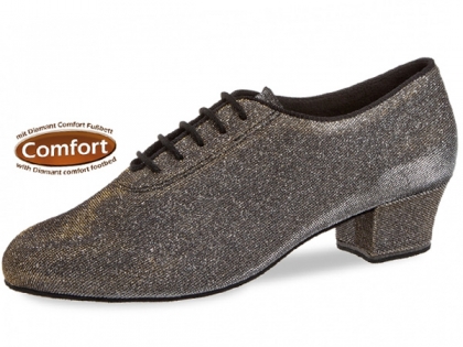 Schicke, schwarze Schnürschuhe mit weichem Comfort-Fußbett. Niedriger Absatz und den Fuß umschließende Passform machen die Tanzschuhe sehr bequem. Ideal als Trainerschuh.