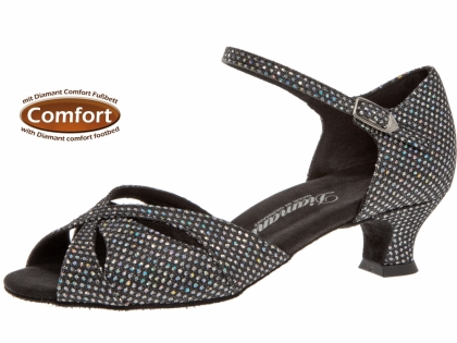 Diese offenen Tanzschuhe haben einen niedrigen Absatz. Das Material verleiht diesen Tanzschuhen einen gewissen Glamour.