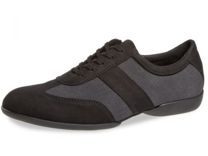 Gemütlicher Tanzsneaker aus schwarzem Velourleder versehen mir weichen Nappalederstücken an Schuhspitze, Schnürriemchenbereich und Ferse.