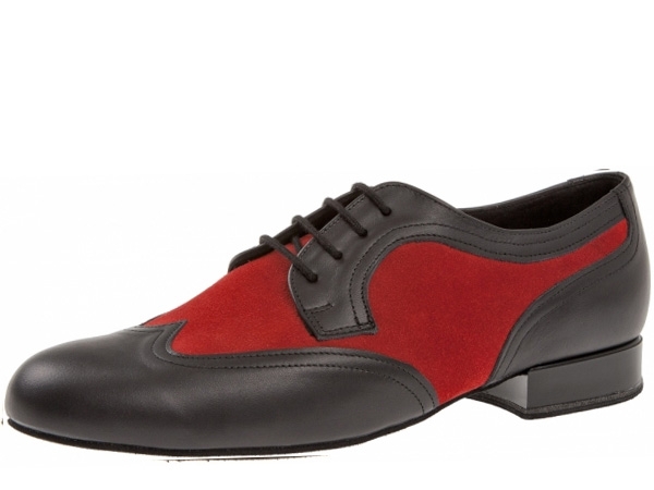 A lot of extravagance can be found in this men's dance shoe. Due to the strong contrast of black, soft nappa leather and bright red suede, the dancing shoes immediately catch the eye.