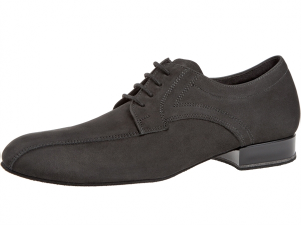 Schöner Herrentanzschuh aus hochwerwtigem Nubukleder. Die Schuhe sehen durch hcohertige Materialien, suabere Verarbeitung und feine Nahtverzierungen sehr edel aus.